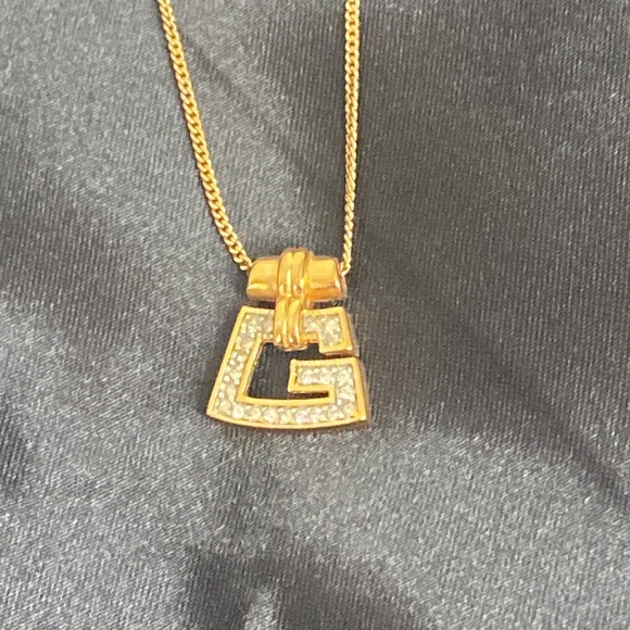 ✨GIVENCHY “G” NECKLACE - Picture 3 of 4